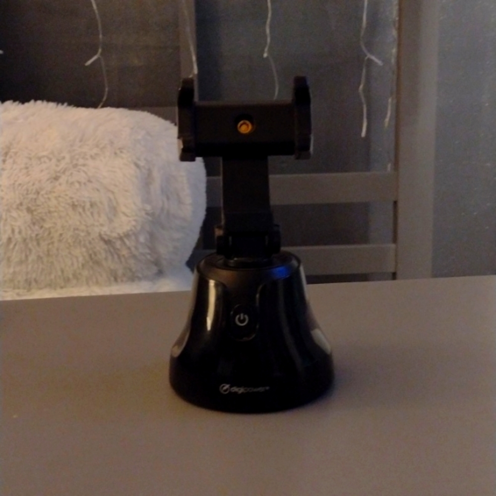 It is a phone holder that will stretch.